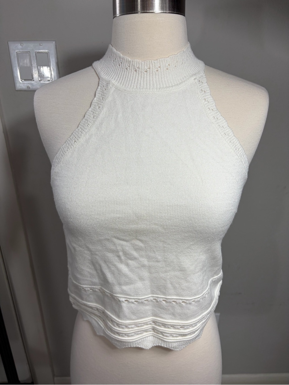 Scalloped Knit Halter Tank Top - White size M - Picture 2 of 10
